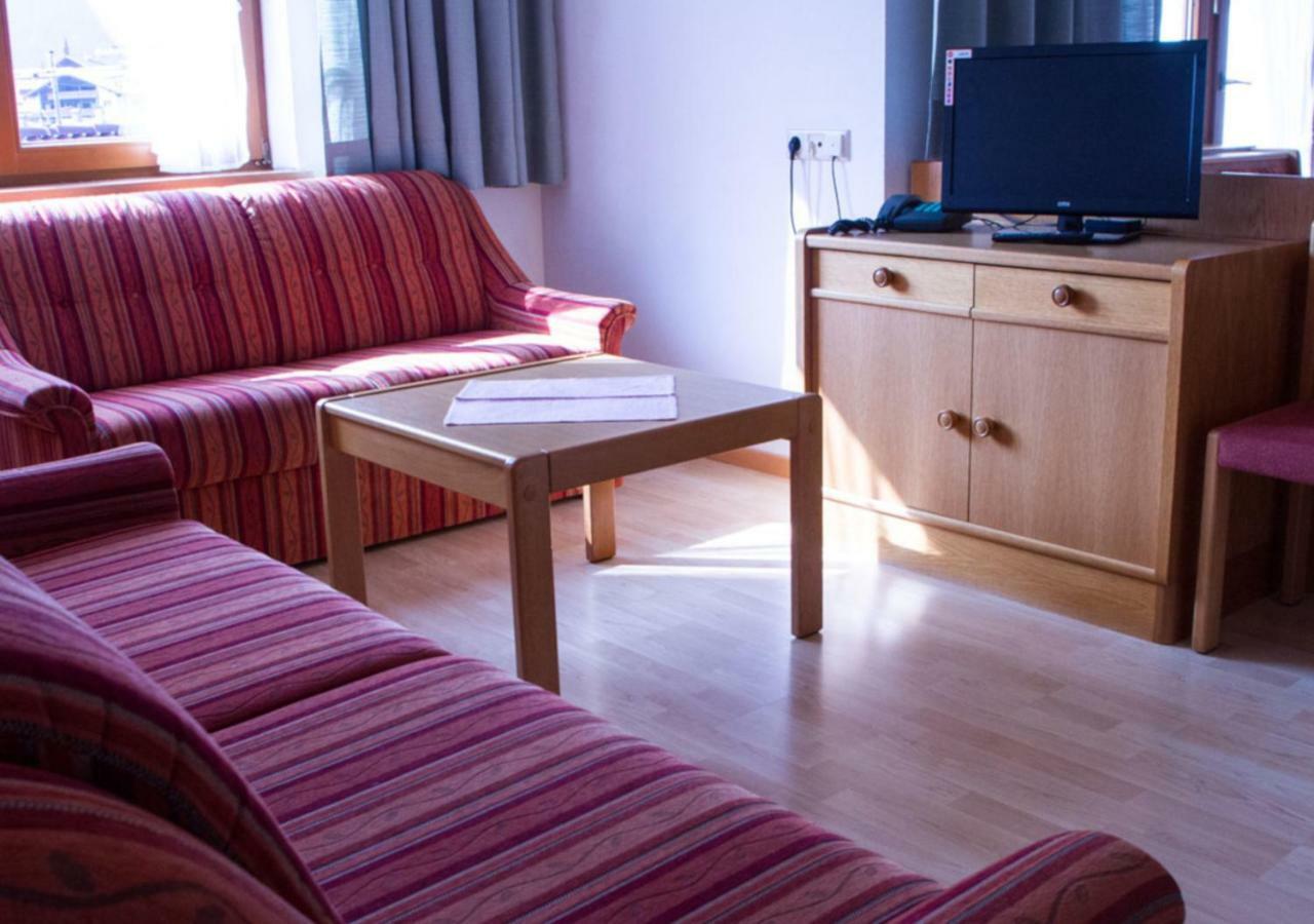 Collina Hotel Garni Hintertux Ngoại thất bức ảnh